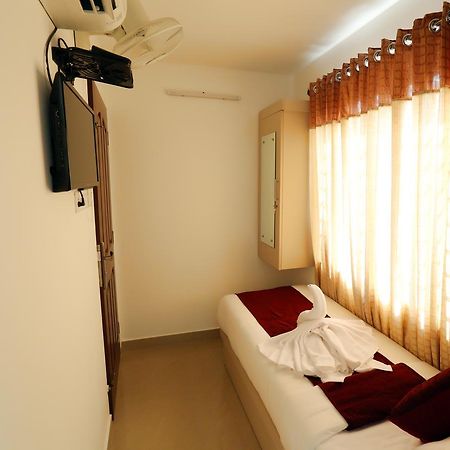 Hotel Swarna Residency Kochi Luaran gambar