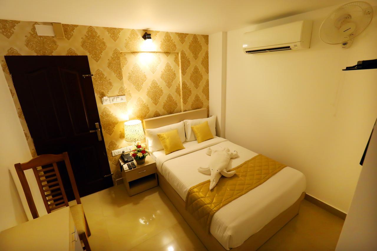Hotel Swarna Residency Kochi Luaran gambar