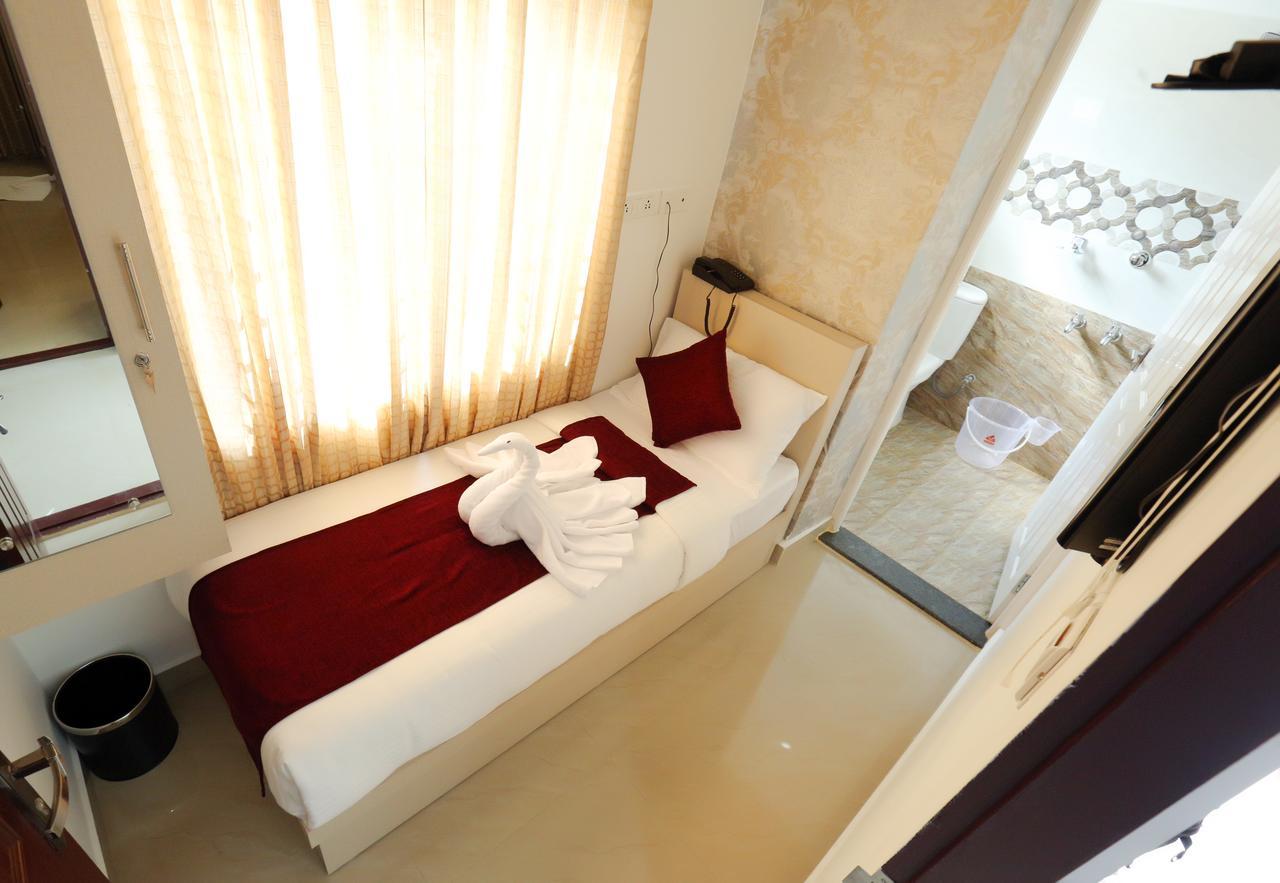 Hotel Swarna Residency Kochi Luaran gambar