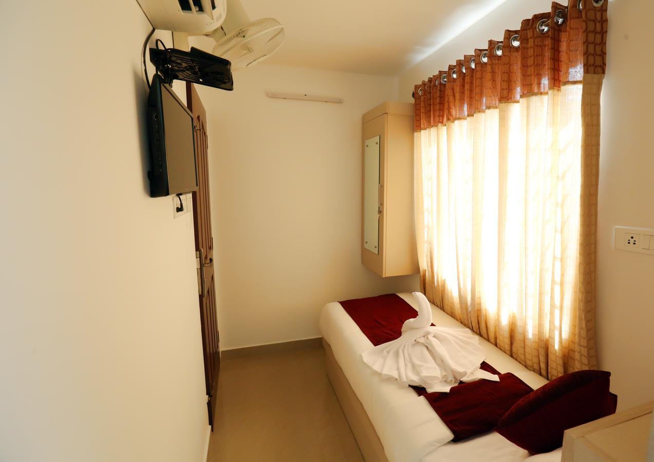 Hotel Swarna Residency Kochi Luaran gambar