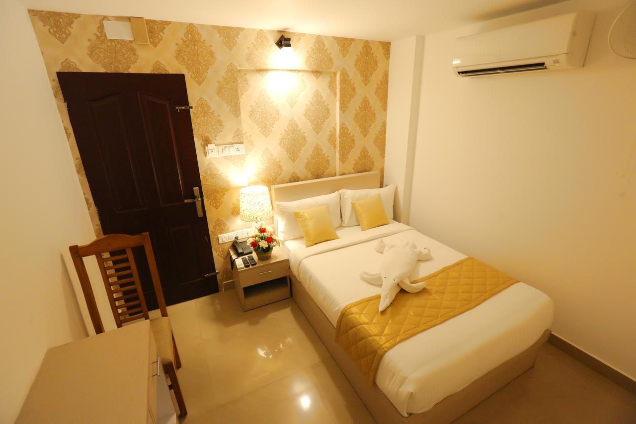 Hotel Swarna Residency Kochi Luaran gambar
