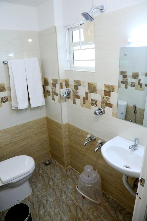 Hotel Swarna Residency Kochi Luaran gambar